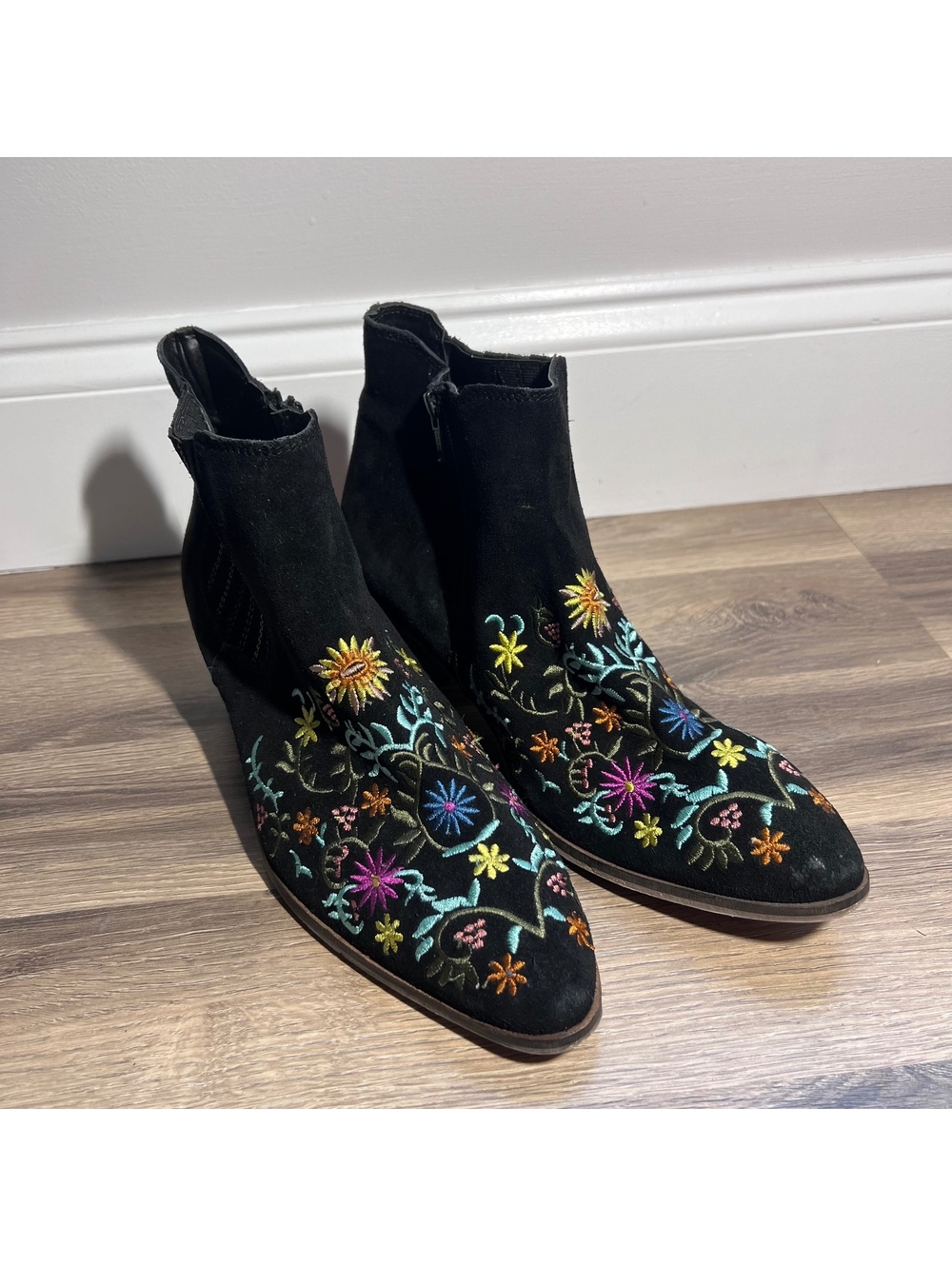 Diba black embroidered ankle boots women's size 9